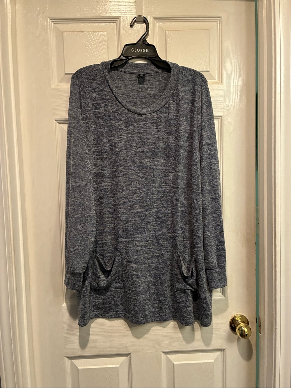 Women’s Heathered Blue Long-Sleeve Pocket Tunic Top